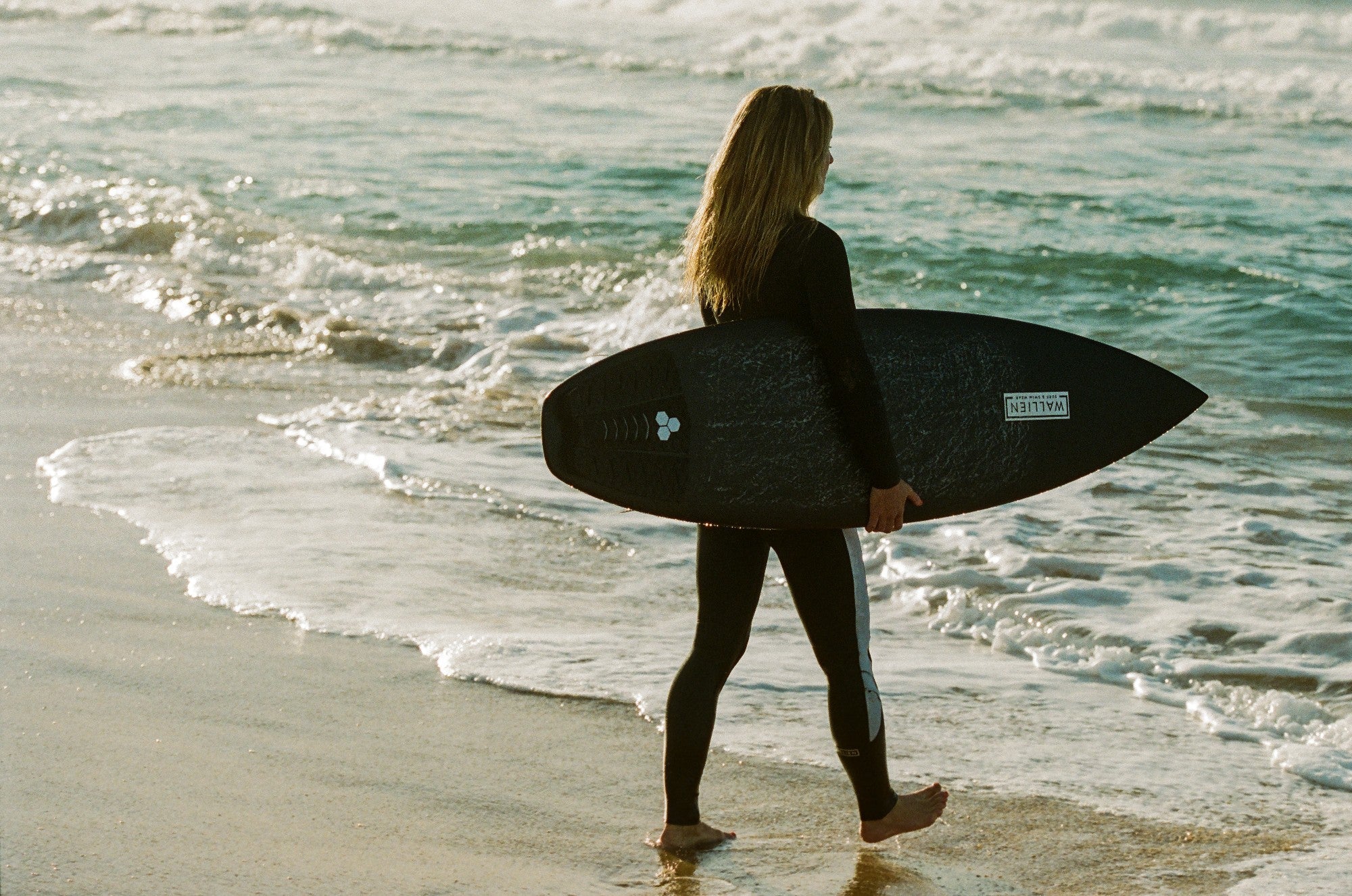 The Ultimate Guide to Traveling with Your Surfboard: Must-Have Accessories - WALLIEN