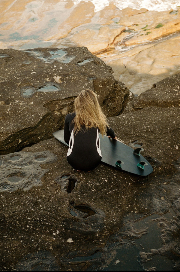 Nikki van Dijk Wetsuit (4/3) - Retro Monochrome - WALLIEN